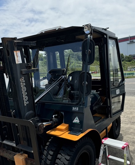 フォークリフト車の断熱施工